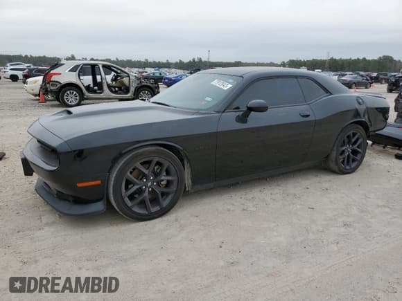 ✅ 2022 Dodge Challenger R/T • VIN: 2C3CDZBT8NH143959 • Lot: 77912643. Wystawiony na Copart z przebiegiem 23 712 mil. Bezpłatny archiwum sprzedaży aukcyjnych z USA i szczegółowy raport historii pojazdu na DreamBid. Zdjęcie 1.