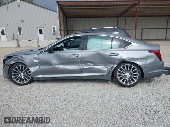 ✅ 2025 Cadillac CT5 Premium Luxury • VIN: 1G6DS5RK1S0113684 • Lot: 43453528. Wystawiony na IAAI z przebiegiem 8 085 mil. Bezpłatny archiwum sprzedaży aukcyjnych z USA i szczegółowy raport historii pojazdu na DreamBid. Zdjęcie 14.