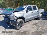 ✅ 2021 Chevrolet Silverado 1500 LT Trail Boss • VIN: 1GCPYFEL4MZ260285 • Lot: 43559454. Wystawiony na IAAI z przebiegiem 89 699 mil. Bezpłatny archiwum sprzedaży aukcyjnych z USA i szczegółowy raport historii pojazdu na DreamBid. Zdjęcie 2.