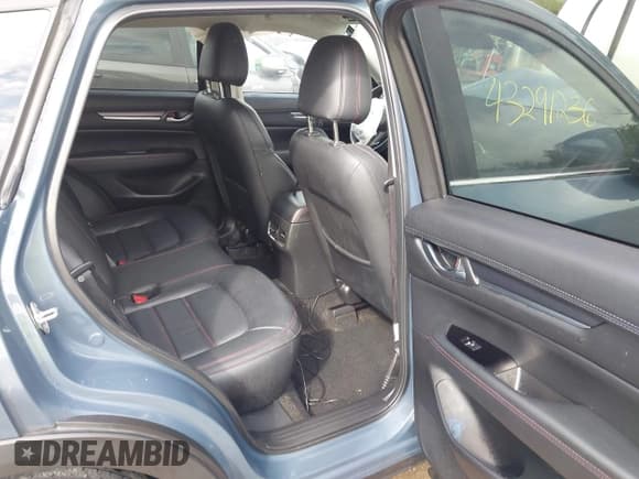 ✅ 2023 Mazda CX-5 S Carbon Edition • VIN: JM3KFBCM9P0167900 • Lot: 43291236. Wystawiony na IAAI z przebiegiem 40 306 mil. Bezpłatny archiwum sprzedaży aukcyjnych z USA i szczegółowy raport historii pojazdu na DreamBid. Zdjęcie 8.