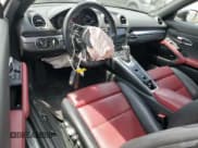 ✅ 2019 Porsche 718 Boxster • VIN: WP0CA2A87KS210774 • Lot: 53678975. Wystawiony na Copart z przebiegiem 58 736 mil. Bezpłatny archiwum sprzedaży aukcyjnych z USA i szczegółowy raport historii pojazdu na DreamBid. Zdjęcie 8.