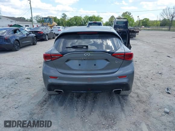 ✅ 2018 Infiniti QX30 Premium • VIN: SJKCH5CPXJA003377 • Lot: 41876556. Wystawiony na IAAI z przebiegiem 91 673 mil. Bezpłatny archiwum sprzedaży aukcyjnych z USA i szczegółowy raport historii pojazdu na DreamBid. Zdjęcie 16.