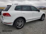 ✅ 2016 Volkswagen Touareg Lux • VIN: WVGEP9BP3GD003845 • Lot: 85583725. Listed on Copart with 173,119 mi. Free auction sales archive from the USA and detailed vehicle history report at DreamBid. Image 3.