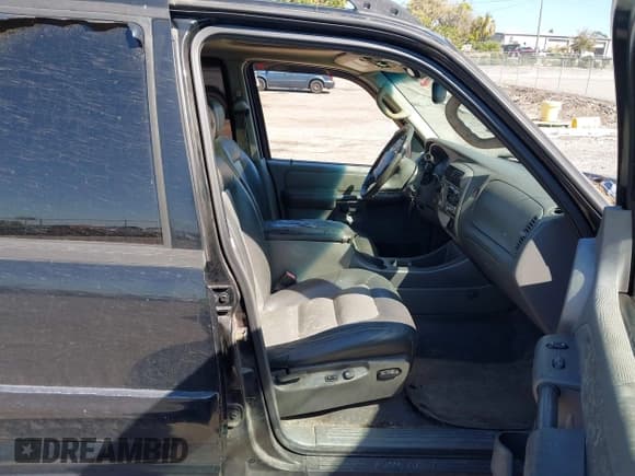 ✅ 2004 Ford Explorer Sport Trac XLS • VIN: 1FMZU77K24UC04174 • Lot: 41770811. Wystawiony na IAAI z przebiegiem 222 118 mil. Bezpłatny archiwum sprzedaży aukcyjnych z USA i szczegółowy raport historii pojazdu na DreamBid. Zdjęcie 5.