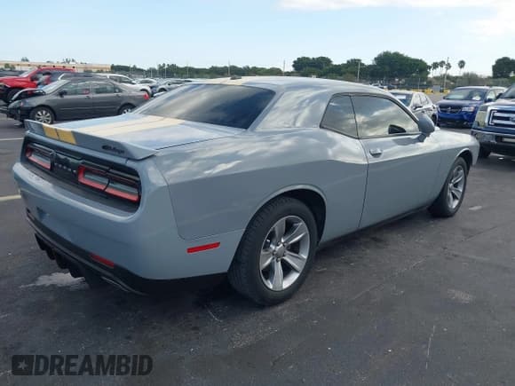 ✅ 2020 Dodge Challenger SXT • VIN: 2C3CDZAG3LH206709 • Lot: 43743130. Listed on IAAI with 29,030 mi. Free auction sales archive from the USA and detailed vehicle history report at DreamBid. Image 4.
