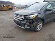 ✅ 2018 Ford Escape SE • VIN: 1FMCU9GD9JUB18987 • Lot: 40912957. Wystawiony na IAAI z przebiegiem 110 279 mil. Bezpłatny archiwum sprzedaży aukcyjnych z USA i szczegółowy raport historii pojazdu na DreamBid. Zdjęcie 6.