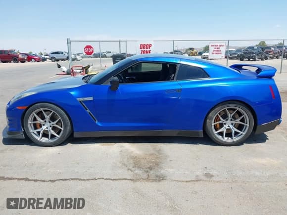 ✅ 2010 Nissan GT-R Premium • VIN: JN1AR5EF9AM231366 • Lot: 42871132. Listed on IAAI with 72,544 mi. Free auction sales archive from the USA and detailed vehicle history report at DreamBid. Image 14.