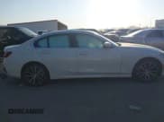 ✅ 2019 BMW 3 Series 330i • VIN: WBA5R1C57KAK12218 • Lot: 43356841. Wystawiony na IAAI z przebiegiem 42 829 mil. Bezpłatny archiwum sprzedaży aukcyjnych z USA i szczegółowy raport historii pojazdu na DreamBid. Zdjęcie 13.