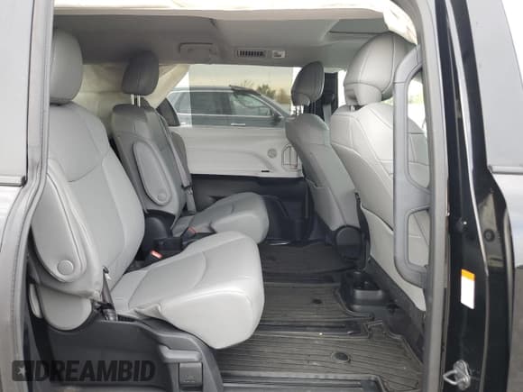 ✅ 2025 Toyota Sienna XLE • VIN: 5TDJSKFC0SS196663 • Lot: 91620205. Listed on Copart with 6,247 mi. Free auction sales archive from the USA and detailed vehicle history report at DreamBid. Image 11.