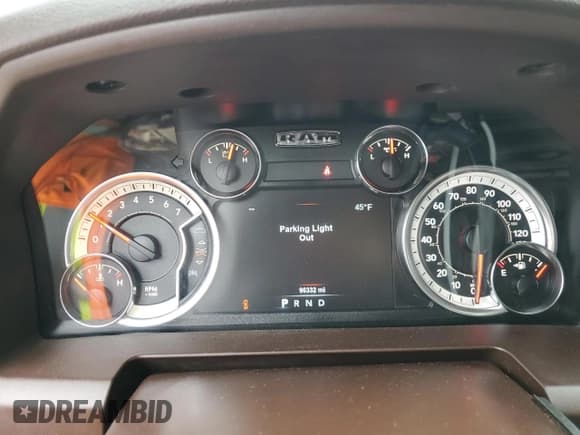 ✅ 2018 Ram 2500 Big Horn • VIN: 3C6UR5MJXJG117001 • Lot: 48939635. Wystawiony na Copart z przebiegiem 96 332 mil. Bezpłatny archiwum sprzedaży aukcyjnych z USA i szczegółowy raport historii pojazdu na DreamBid. Zdjęcie 9.