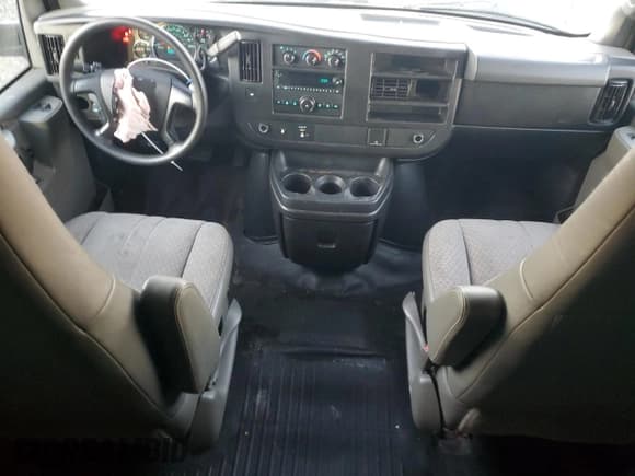 ✅ 2016 GMC Savana Cargo • VIN: 1GTW7AFF4G1172124 • Лот: 42565325. Опубликован ранее на Copart с пробегом 94 529 миль. Бесплатный доступ к архиву аукционных продаж из США и подробный отчёт об истории автомобиля на DreamBid. Изображение 8.