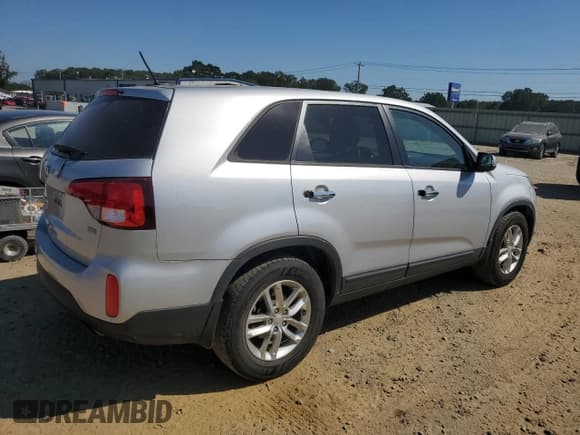 ✅ 2015 Kia Sorento LX • VIN: 5XYKT3A60FG565078 • Лот: 85270285. Опубликован ранее на Copart с пробегом 123 492 миль. Бесплатный доступ к архиву аукционных продаж из США и подробный отчёт об истории автомобиля на DreamBid. Изображение 3.