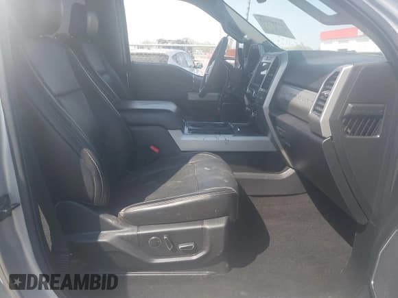 ✅ 2019 Ford F-250 XL • VIN: 1FT7W2B66KEC54893 • Lot: 41887418. Wystawiony na IAAI z przebiegiem 151 950 mil. Bezpłatny archiwum sprzedaży aukcyjnych z USA i szczegółowy raport historii pojazdu na DreamBid. Zdjęcie 5.