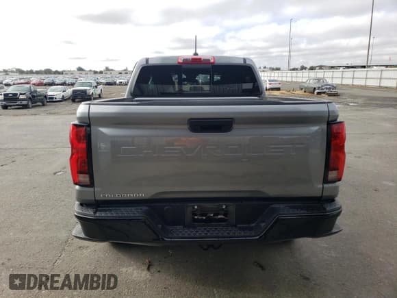 ✅ 2024 Chevrolet Colorado 4WD Z71 • VIN: 1GCPTDEK0R1296409 • Лот: 84957595. Опубликован ранее на Copart с пробегом 10 446 миль. Бесплатный доступ к архиву аукционных продаж из США и подробный отчёт об истории автомобиля на DreamBid. Изображение 6.