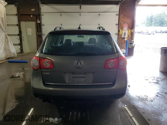 ✅ 2008 Volkswagen Passat Komfort • VIN: WVWLK73C38E114742 • Lot: 64726855. Wystawiony na Copart z przebiegiem 87 169 mil. Bezpłatny archiwum sprzedaży aukcyjnych z USA i szczegółowy raport historii pojazdu na DreamBid. Zdjęcie 6.