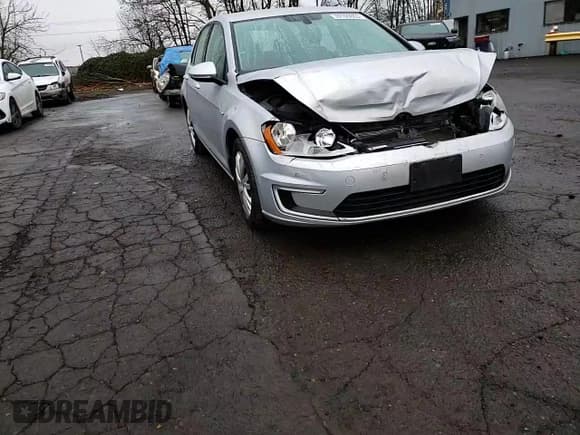 ✅ 2015 Volkswagen Golf Limited Edition • VIN: WVWKP7AU1FW904332 • Lot: 39109863. Wystawiony na Copart z przebiegiem 54 825 mil. Bezpłatny archiwum sprzedaży aukcyjnych z USA i szczegółowy raport historii pojazdu na DreamBid. Zdjęcie 11.