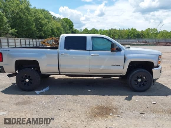 ✅ 2015 Chevrolet Silverado 2500HD LT • VIN: 1GC1KVEG8FF612423 • Lot: 42756864. Listed on IAAI with 140,874 mi. Free auction sales archive from the USA and detailed vehicle history report at DreamBid. Image 13.