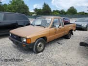 ✅ 1984 Toyota Pickup Deluxe • VIN: JT4RN56D9E0054209 • Лот: 63538665. Опубликован ранее на Copart с пробегом 197 881 миль. Бесплатный доступ к архиву аукционных продаж из США и подробный отчёт об истории автомобиля на DreamBid. Изображение 1.