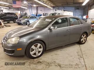 ✅ 2009 Volkswagen Jetta SE • VIN: 3VWRM71K59M051893 • Lot: 59043515. Wystawiony na Copart z przebiegiem 80 380 mil. Bezpłatny archiwum sprzedaży aukcyjnych z USA i szczegółowy raport historii pojazdu na DreamBid. Zdjęcie 1.