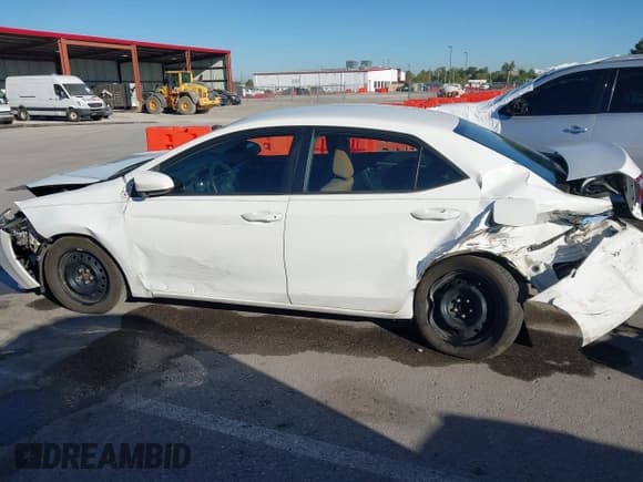 ✅ 2014 Toyota Corolla LE • VIN: 5YFBURHE6EP037942 • Lot: 43403897. Wystawiony na IAAI z przebiegiem 104 022 mil. Bezpłatny archiwum sprzedaży aukcyjnych z USA i szczegółowy raport historii pojazdu na DreamBid. Zdjęcie 14.