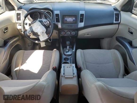 ✅ 2012 Mitsubishi Outlander SE • VIN: JA4AS3AW7CU013547 • Lot: 67078305. Wystawiony na Copart z przebiegiem 176 621 mil. Bezpłatny archiwum sprzedaży aukcyjnych z USA i szczegółowy raport historii pojazdu na DreamBid. Zdjęcie 8.