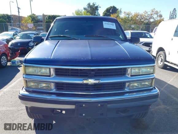 ✅ 1998 Chevrolet Suburban • VIN: 3GNFK16R5WG123384 • Lot: 43469980. Listed on IAAI with 204,196 mi. Free auction sales archive from the USA and detailed vehicle history report at DreamBid. Image 12.