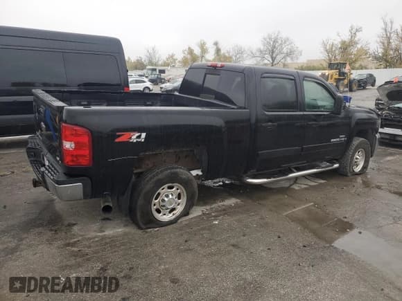✅ 2007 Chevrolet Silverado 2500HD 2LT • VIN: 1GCHK23647F512389 • Lot: 86171205. Wystawiony na Copart z przebiegiem 139 557 mil. Bezpłatny archiwum sprzedaży aukcyjnych z USA i szczegółowy raport historii pojazdu na DreamBid. Zdjęcie 3.