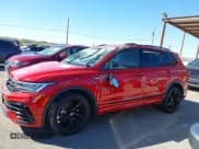 ✅ 2024 Volkswagen Tiguan SE R-Line Black • VIN: 3VVCB7AX9RM230725 • Lot: 43480797. Wystawiony na IAAI z przebiegiem 16 386 mil. Bezpłatny archiwum sprzedaży aukcyjnych z USA i szczegółowy raport historii pojazdu na DreamBid. Zdjęcie 13.