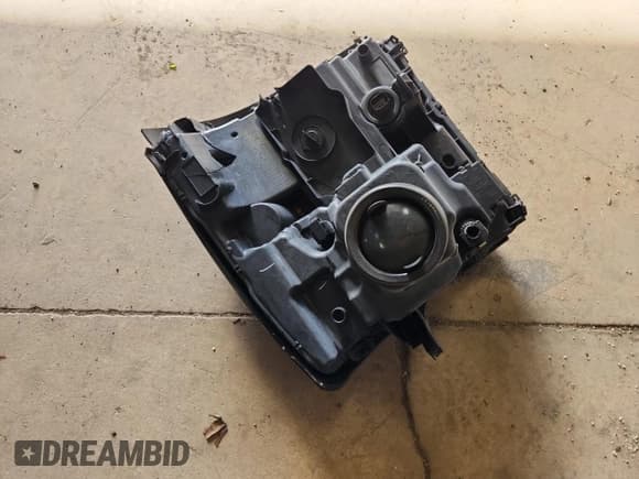 ✅ 2016 Chevrolet Silverado 1500 LT • VIN: 3GCUKREC6GG209302 • Lot: 82643885. Wystawiony na Copart z przebiegiem 70 159 mil. Bezpłatny archiwum sprzedaży aukcyjnych z USA i szczegółowy raport historii pojazdu na DreamBid. Zdjęcie 12.