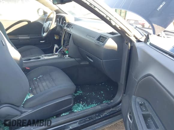 ✅ 2013 Dodge Challenger R/T • VIN: 2C3CDYBT7DH651087 • Lot: 40805295. Wystawiony na IAAI z przebiegiem 189 555 mil. Bezpłatny archiwum sprzedaży aukcyjnych z USA i szczegółowy raport historii pojazdu na DreamBid. Zdjęcie 5.