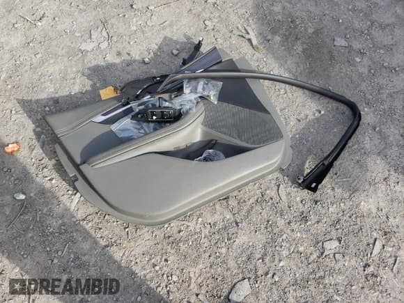 ✅ 2016 Chevrolet Impala LT • VIN: 2G1115S39G9144581 • Лот: 78608974. Опубликован ранее на Copart с пробегом 158 245 миль. Бесплатный доступ к архиву аукционных продаж из США и подробный отчёт об истории автомобиля на DreamBid. Изображение 12.