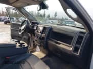 ✅ 2018 Ram 2500 Tradesman • VIN: 3C7WR4HJ0JG387749 • Lot: 41750102. Wystawiony na IAAI z przebiegiem 134 986 mil. Bezpłatny archiwum sprzedaży aukcyjnych z USA i szczegółowy raport historii pojazdu na DreamBid. Zdjęcie 6.