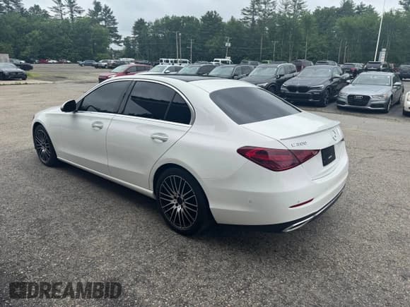 ✅ 2022 Mercedes-Benz C 300 • VIN: W1KAF4HB5NR016400 • Lot: 60353035. Listed on Copart with 81,656 mi. Free auction sales archive from the USA and detailed vehicle history report at DreamBid. Image 3.