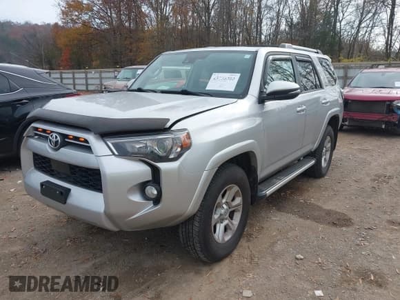 ✅ 2020 Toyota 4Runner Limited • VIN: JTEBU5JR9L5824895 • Lot: 43730300. Listed on IAAI with 84,925 mi. Free auction sales archive from the USA and detailed vehicle history report at DreamBid. Image 2.