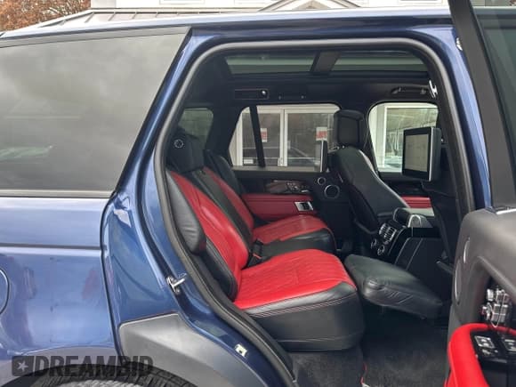 ✅ 2021 Land Rover Range Rover SV Autobiography Dynamic • VIN: SALGW2REXMA443157 • Lot: 43562857. Wystawiony na IAAI z przebiegiem 135 543 mil. Bezpłatny archiwum sprzedaży aukcyjnych z USA i szczegółowy raport historii pojazdu na DreamBid. Zdjęcie 8.