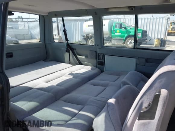 ✅ 1993 Volkswagen EuroVan • VIN: WV2MD0705PH083711 • Lot: 42014018. Listed on IAAI with 249,049 mi. Free auction sales archive from the USA and detailed vehicle history report at DreamBid. Image 8.