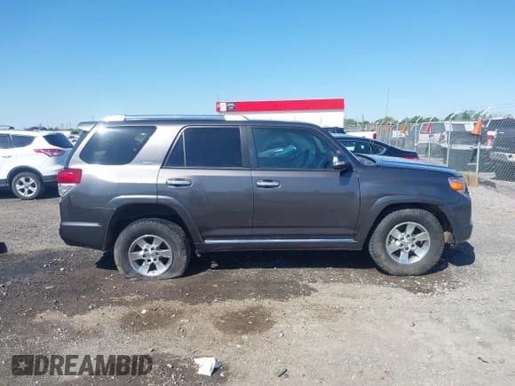 ✅ 2011 Toyota 4Runner SR5 • VIN: JTEZU5JR6B5020356 • Lot: 42003830. Wystawiony na IAAI z przebiegiem 465 318 mil. Bezpłatny archiwum sprzedaży aukcyjnych z USA i szczegółowy raport historii pojazdu na DreamBid. Zdjęcie 13.