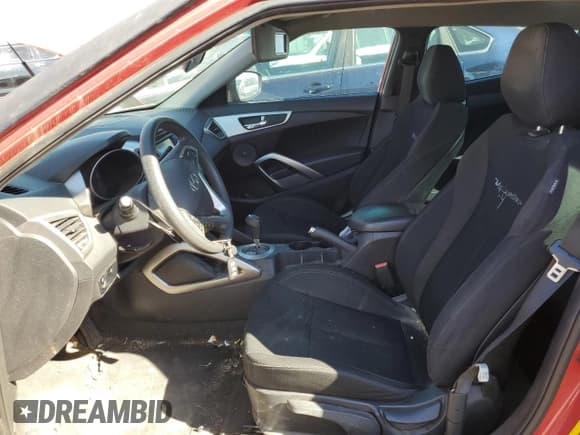 ✅ 2016 Hyundai Veloster • VIN: KMHTC6AD2GU277529 • Lot: 80989854. Wystawiony na Copart z przebiegiem 139 117 mil. Bezpłatny archiwum sprzedaży aukcyjnych z USA i szczegółowy raport historii pojazdu na DreamBid. Zdjęcie 7.