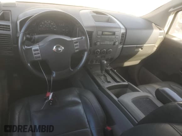 ✅ 2004 Nissan Titan SE • VIN: 1N6AA06B64N576675 • Lot: 93062915. Wystawiony na Copart z przebiegiem 57 119 mil. Bezpłatny archiwum sprzedaży aukcyjnych z USA i szczegółowy raport historii pojazdu na DreamBid. Zdjęcie 8.