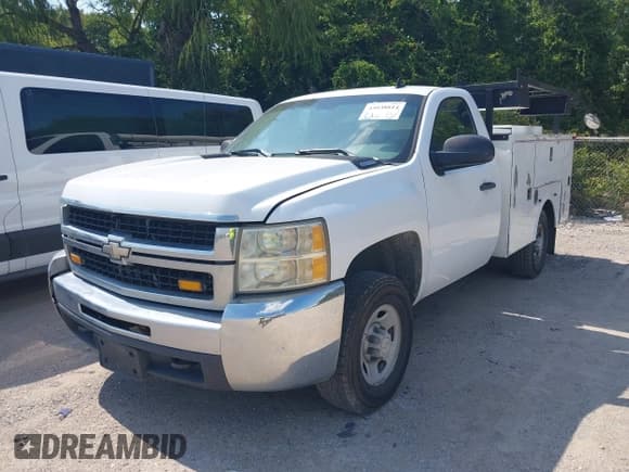 ✅ 2008 Chevrolet Silverado 2500HD • VIN: 1GBHC24678E203913 • Лот: 43038814. Опубликован ранее на IAAI с пробегом 178 031 миль. Бесплатный доступ к архиву аукционных продаж из США и подробный отчёт об истории автомобиля на DreamBid. Изображение 2.