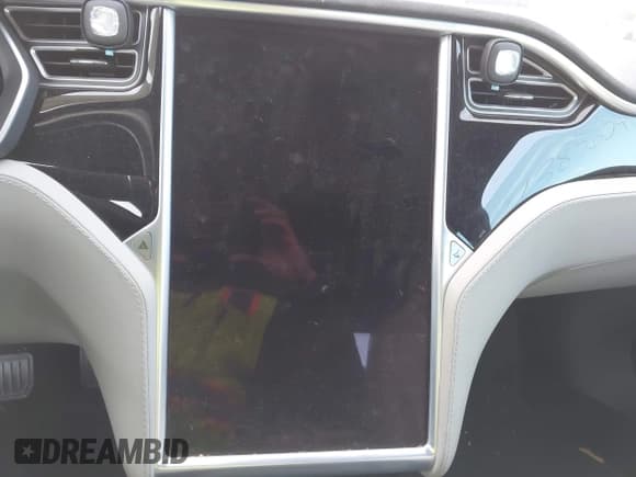 ✅ 2015 Tesla Model S 85D • VIN: 5YJSA1S20FF093624 • Лот: 43856541. Опубликован ранее на IAAI с пробегом Не указан. Бесплатный доступ к архиву аукционных продаж из США и подробный отчёт об истории автомобиля на DreamBid. Изображение 18.