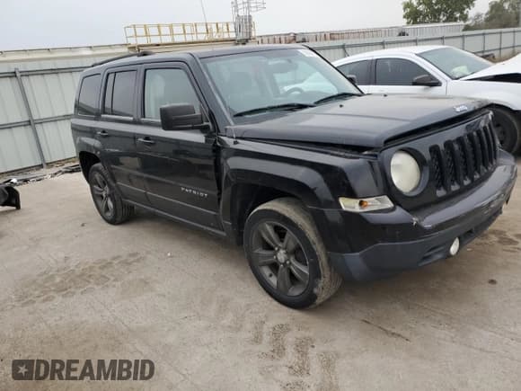 ✅ 2014 Jeep Patriot Latitude • VIN: 1C4NJRFB9ED536672 • Lot: 86606415. Listed on Copart with 194,155 mi. Free auction sales archive from the USA and detailed vehicle history report at DreamBid. Image 4.
