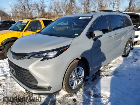 ✅ 2022 Toyota Sienna XLE Woodland Edition • VIN: 5TDASKFC5NS047766 • Lot: 56551605. Wystawiony na Copart z przebiegiem 58 862 mil. Bezpłatny archiwum sprzedaży aukcyjnych z USA i szczegółowy raport historii pojazdu na DreamBid. Zdjęcie 1.