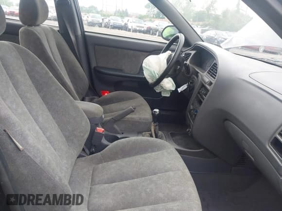 ✅ 2003 Hyundai Elantra GLS • VIN: KMHDN45D63U656489 • Lot: 42267832. Wystawiony na IAAI z przebiegiem 165 175 mil. Bezpłatny archiwum sprzedaży aukcyjnych z USA i szczegółowy raport historii pojazdu na DreamBid. Zdjęcie 5.