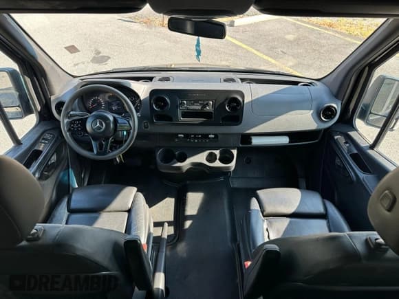 ✅ 2019 Mercedes-Benz Sprinter • VIN: WDZPF0ED0KT011977 • Lot: 67210205. Listed on Copart with 121,044 mi. Free auction sales archive from the USA and detailed vehicle history report at DreamBid. Image 7.