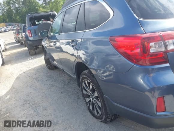 ✅ 2015 Subaru Outback Limited • VIN: 4S4BSBLC6F3345914 • Lot: 42473323. Listed on IAAI with 168,637 mi. Free auction sales archive from the USA and detailed vehicle history report at DreamBid. Image 6.