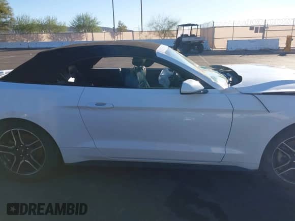 2021 Ford Mustang EcoBoost z VIN 1FATP8UH4M5102035, wystawiony jako IAAI lot #43443549 z przebiegiem 83 124 mil mil oraz . Historia ofert i sprzedaży dostępna na DreamBid. Obrazek 12.