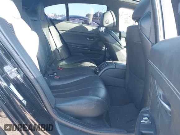 ✅ 2015 BMW 6 Series 640i xDrive • VIN: WBA6B8C55FD453166 • Lot: 41296865. Wystawiony na IAAI z przebiegiem 103 816 mil. Bezpłatny archiwum sprzedaży aukcyjnych z USA i szczegółowy raport historii pojazdu na DreamBid. Zdjęcie 8.