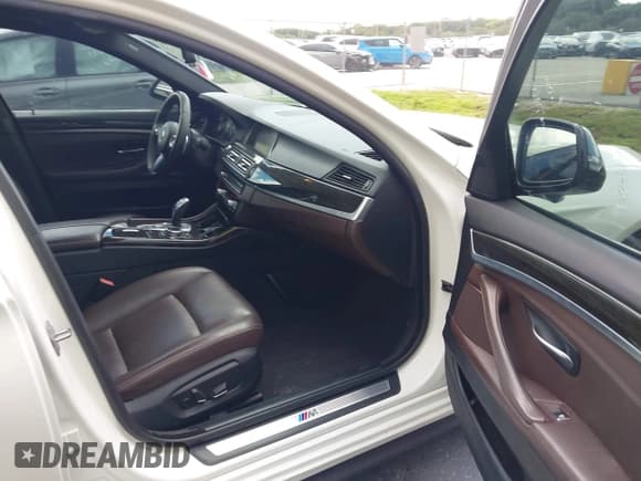 ✅ 2014 BMW 5 Series 535i • VIN: WBA5B1C53EDZ37189 • Lot: 43033307. Listed on IAAI with 148,374 mi. Free auction sales archive from the USA and detailed vehicle history report at DreamBid. Image 5.