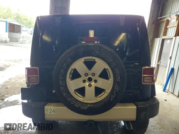 ✅ 2012 Jeep Wrangler Unlimited Sahara • VIN: 1C4BJWEGXCL185708 • Лот: 62066965. Опубликован ранее на Copart с пробегом 105 893 миль. Бесплатный доступ к архиву аукционных продаж из США и подробный отчёт об истории автомобиля на DreamBid. Изображение 6.